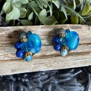 Vintage peacock blue gorgeous clip on costume jewelry earrings!
